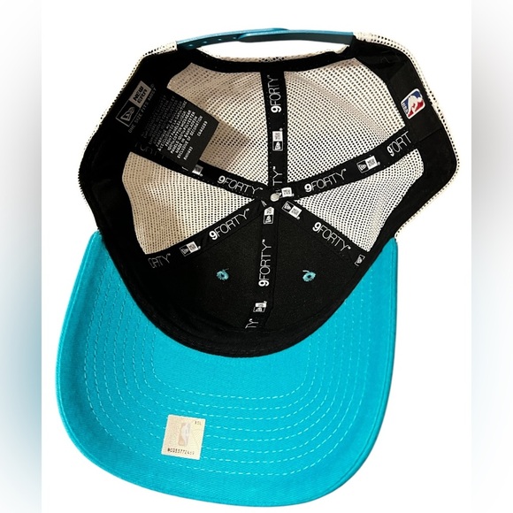 New Era Charlotte Hornets 9FORTY Cap - Picture 5 of 12